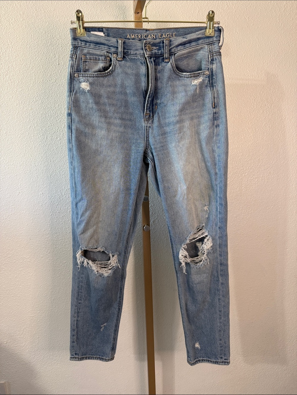 American Eagle Outfitters Light Blue mom jeans Distressed Straight Leg- Size 2 S
